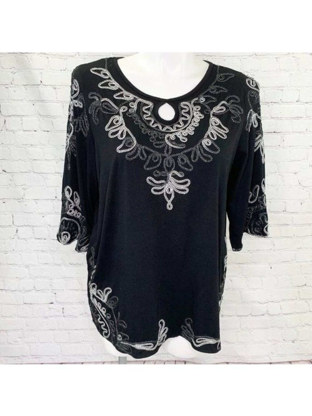 ONCE AGAIN BLACK & WHITE METALLIC THREAD SWIRL DESIGN TUNIC TOP - 1X